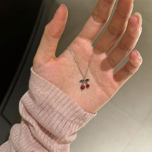 Collier pendentif Dylam en argent sterling 925 plaqué rhodium avec chaîne à maillons et pendentif cerise en zircone cubique 5A - Product Image 5