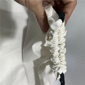 Pochette à cordon personnalisée en coton blanc de haute qualité, réutilisable et résistante, pour emballage cadeau écologique, rangement de parfums et produits de soin personnel - Product Image 6