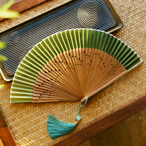 Nuovo Ventaglio Pieghevole in Seta Stile Cinese, Antico, per Danza Lunare, Portatile, con Fascino Etereo, per Hanfu e Cheongsam, Piccolo, Traforato e Stampato - Product Image 2