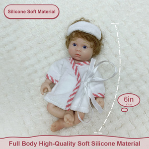 Mini poupée Reborn en silicone de 15 cm, poupée bébé fille avec yeux saphir et cheveux implantés, jouet cadeau pour enfants - Product Image 4