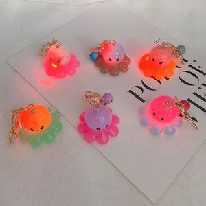 Porte-clés en acrylique de dessin animé en gros, mini-porte-clés animal pieuvre, porte-clés sonore LED Lumière Arc-en-ciel Friends pour sac - Product Image 6