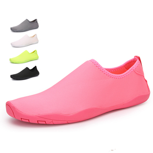 <span class=keywords><strong>Scarpe</strong></span> polivalenti da donna da nuoto in piuma da nuoto per immersioni da surf <span class=keywords><strong>scarpe</strong></span> da acqua sportive da spiaggia - Product Image 1