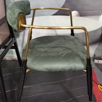 Chaise de salle à manger rembourrée en acier inoxydable, style italien, légère et luxueuse, avec accoudoirs |   Fauteuil individuel haut de gamme pour club privé