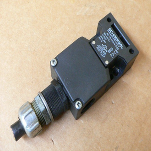 สินค้าใหม่เอี่ยม & PLC Az 16-12Zvrk-M20 Iec 60947-5-1 Ui 500V Uimp 6Kv Ac-15 Ip 67 Safety Sw *ผลิตภัณฑ์ระบบอัตโนมัติอุตสาหกรรม-คุ้มค่าที่สุด - Product Image 1