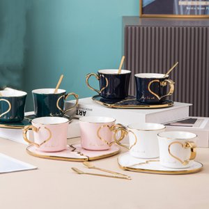 Nuove <span class=keywords><strong>Tazze</strong></span> Creative per <span class=keywords><strong>Colazione</strong></span> per Innamorati <span class=keywords><strong>Set</strong></span> <span class=keywords><strong>di</strong></span> <span class=keywords><strong>Tazze</strong></span> <span class=keywords><strong>da</strong></span> Caffè in Ceramica con Design a Cuore - Product Image 2