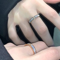 Bague en acier titane hypoallergénique anti-ternissement à longue tenue de couleur avec 3 zircons et coquille blanche, élégant bijou de doigt pour couple