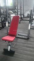 Banc de musculation inclinable et réglable DINUO avec support pour barre et haltères, idéal pour l'entraînement en salle de sport ou à domicile
