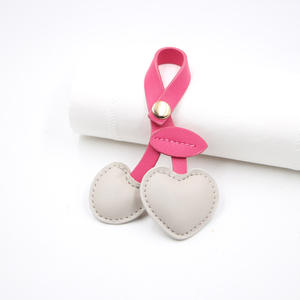 Nouveau porte-clés en cuir PU coloré en forme de cœur, personnalisable, tendance, pour hommes et femmes, breloques pour sac à main, pendentif, bijoux, cadeau - Product Image 6