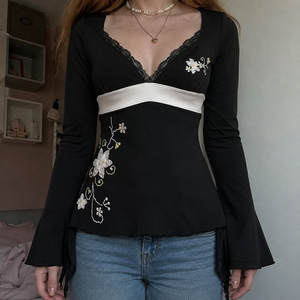 Top de punto con cuello en V y encaje con estampado retro, camiseta de manga larga con mangas acampanadas para mujer, moda casual estilo Y2K vintage. - Product Image 1