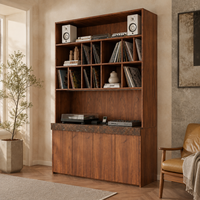 Meuble de rangement pour disques vinyles en noyer sur mesure avec étagères de présentation et comptoir en pierre
