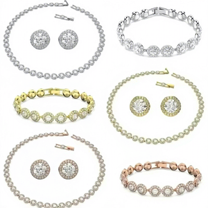<span class=keywords><strong>Bracciale</strong></span> in Acciaio Inossidabile Placcato Oro 18K con Cristalli <span class=keywords><strong>e</strong></span> Diamanti per Donne, Set con <span class=keywords><strong>Collana</strong></span> Romana Europea <span class=keywords><strong>e</strong></span> Americana Completamente Tempestata di Diamanti - Product Image 1