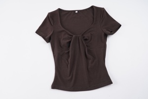 เสื้อยืดคอกลมทรงเข้ารูป แขนสั้น สีพื้น แต่งปมเกลียว ดีไซน์เซ็กซี่ ช่วยพรางหุ่น ใส่ได้หลายโอกาส - Product Image 6