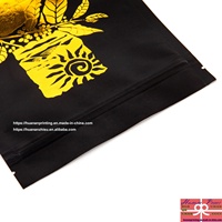 Sachet refermable vertical avec logo estampé à chaud en or, en matériau mat, feuille d'aluminium et PP