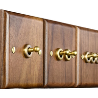 Interruptor de luz de palanca de madera de nogal negro estándar del Reino Unido y enchufes de panel de latón Retro Para el hogar con voltaje máx. 220V