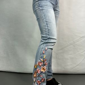 Pantalones Vaqueros Florales de Moda OEM, Pantalones de Mezclilla Bordados Personalizados para Mujer, Pantalones Casuales Ajustados con Lavado Especial - Product Image 3
