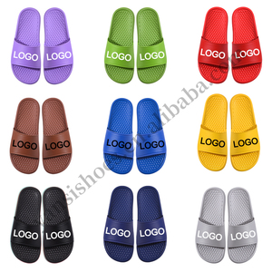 Claquettes personnalisées en caoutchouc 3D imprimées pour hommes, avec logo et design sur mesure, pour club - Product Image 2