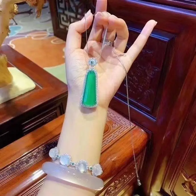 S925 الفضة الطبيعية النقية الملك الجليدي الأخضر chalcedony، سلاسل حريمي فاخرة عصرية عالية الجودة، توريد الانجرافات بالجملة