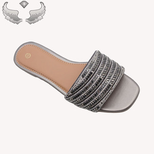Sandales et pantoufles d'été respirantes pour femmes, légères, confortables et durables, haute qualité, faible MOQ pour essai - Product Image 3