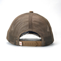 Op maat gemaakte OEM-fabriek 5-panel sportieve fruit trucker caps van twill katoen met handgebreide mesh