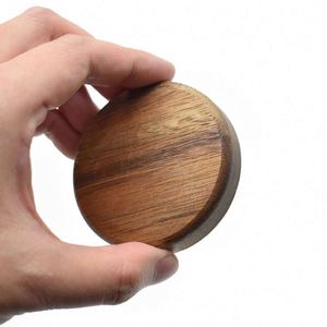 Ouvre-bouteille rond en bois personnalisable avec logo, attrape-capsules magnétique pour la décoration de bar - Product Image 6