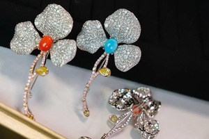 Derniers bijoux fins pour femmes Broche feuille de corail en argent sterling Micro insert zircon cubique Mariages Fêtes Fiançailles Parfait - Product Image 3