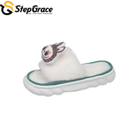 Pantoufles d'hiver Labubu personnalisées en usine StepGrace-Chaussures d'intérieur unisexes antidérapantes à semelle souple en fourrure pour couples et maison
