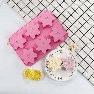Moule à gâteau flocon de neige en silicone à 6 cavités pour la pâtisserie et la fabrication de savon - Product Image 1