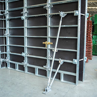 Système de coffrage en acier pour murs, moules et formes pour matériaux de construction en béton RASTO DOKA pour la construction de maisons