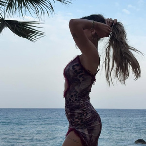 Fournisseur de commandes en gros 2026 Robe pour femme d'été décontractée style bohème pour la plage et les vacances, rouge bordeaux, en dentelle avec applique florale 3D, de qualité supérieure, avec découpes de <span class=keywords><strong>tailleur</strong></span> - Product Image 1