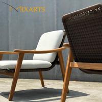 Canapé d'extérieur moderne et durable en rotin PE, une place, avec structure en teck massif, chaise longue de jardin et de terrasse