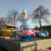 Manège Requin Mignon à Contrôle Manuel avec Mouvements Vers le Haut et Vers le Bas pour Enfants - Divertissement pour Parcs d'Attractions
