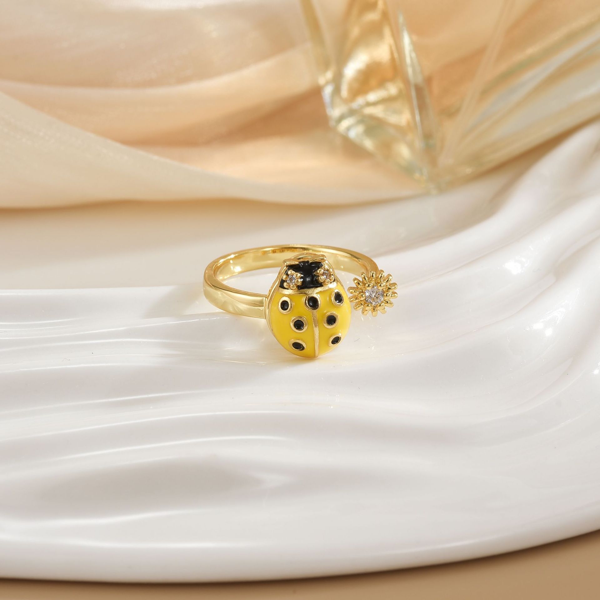 Rotating ring 06