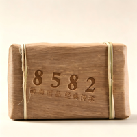 Thé Pu'er cru classique de 1985, provenant d'arbres anciens, en brique de 250g, emballé traditionnellement dans du bambou, Sheng Pu Erh