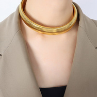 Collier de chaîne de serpent épais et large de conception exagérée, bijoux personnalisés plaqués or en acier inoxydable à la mode