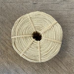 <span class=keywords><strong>Corde</strong></span> en <span class=keywords><strong>sisal</strong></span> blanc blanchi souple et flexible de haute résistance pour la décoration d'animal familier ou le matériel de fibre durable de poteau de griffoir de <span class=keywords><strong>chat</strong></span> - Product Image 4