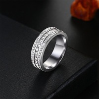 Bague en acier inoxydable 7 mm à triple rangée de strass, pierres baguette et rondes, large bande, en stock, bijoux de mode unisexe, vente en gros