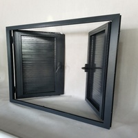 Dernières portes à cadre en aluminium et fenêtres à battants avec vitrage anti-impact, moustiquaires et barres de sécurité.