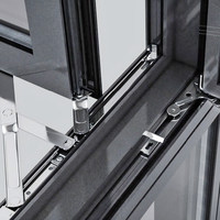 Fenêtre d'angle à ouverture directe avec vitrage enveloppant pour vue sur l'océan, système de fenêtres avec longueur de enveloppement personnalisée pour chambre principale avec vue sur la mer