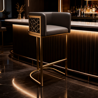 Tabouret de bar moderne de luxe avec siège en cuir rembourré, structure en métal doré, motif géométrique pour la décoration de bar à domicile