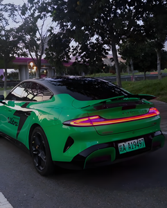 Vinilo para Rotulación de Vehículos Verde Botella PET de Alto Brillo 7.5mil con Liberación de Aire y Autoreparación, Película de Vinilo Automotriz de Cobertura Total que Cambia de Color - Product Image 5
