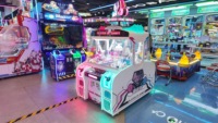 Tide Energy Catch : Machine à griffes de luxe pour 4 joueurs avec poussoir de cadeaux, machine d'arcade à monnayeur pour boutique de jouets et de prix