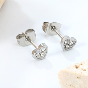 Pendientes de Acero Inoxidable con Forma de Corazón, Engaste de Diamantes, Joyería Fina para Uso Diario - Product Image 2