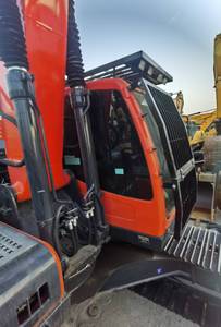 รถขุด Doosan DX225LCA DX225 มือสอง สีเดิมจากโรงงาน รถขุดตีนตะขาบ Doosan DX225lca ขนาด 800 มม. - Product Image 4
