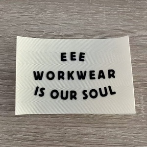 Etiquetas de Silicona Avanzadas Más Vendidas de <span class=keywords><strong>2026</strong></span>, Tejido de Sarga con Estampado, Logotipo de Silicona 3D Ecológico, Texto para Ropa de Trabajo, Manga y Brazo - Product Image 2