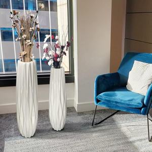 Vente chaude Moderne Art Artisanat Blanc Décor De Mariage En Céramique Grand Sol Vase Simple <span class=keywords><strong>Origami</strong></span> Conception En Céramique Fleur Vase Meilleur Cadeau - Product Image 3