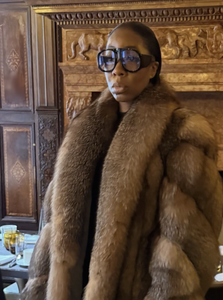 Lussuoso <span class=keywords><strong>Cappotto</strong></span> <span class=keywords><strong>Oversize</strong></span> da <span class=keywords><strong>Donna</strong></span> con Collo a Scialle e Maniche Lunghe, in Morbida Pelliccia di Volpe Marrone Chiaro, Spessa e Soffice - Product Image 3