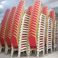 Ensemble de mobilier d'hôtel de luxe rouge empilable en métal chromé durable pour mariages, restaurants, hôpitaux - Canapés et chaises pour les mariés