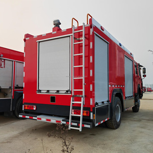 Camion de sauvetage et de lutte contre les incendies 4x4 de 5000 litres pour le sauvetage en forêt, camion de pompiers efficace à transmission intégrale 4 roues motrices - Product Image 4