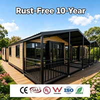 Casa Contenedor Expandible con Techo en A, Cabaña Modular Prefabricada con Revestimiento Azul, Terraza de Madera, Refugio de Jardín, Glamping Pod, Veranda