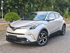 SUV crossover d'occasion : <span class=keywords><strong>Toyota</strong></span> <span class=keywords><strong>CHR</strong></span> 2.0L 2018, garniture de toit ouvrant de pointe, <span class=keywords><strong>design</strong></span> accrocheur, excellent pour la conduite en ville, faible coût - Product Image 2